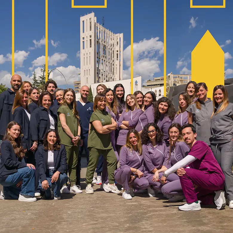 La squadra dello Studio Dentistico Conte davanti alla Concattedrale di Taranto